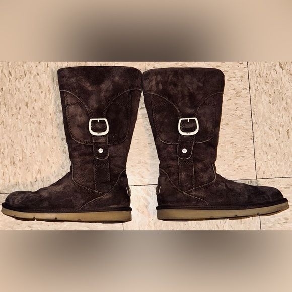 UGG Cargo Ill 5132 Boots in Walnut Brown Suede w/ Cream Shearling Lining size 7 - Picture 2 of 16